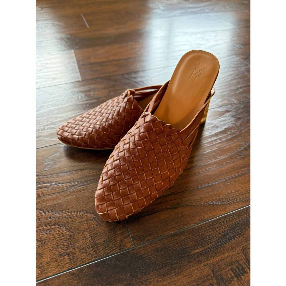 NEW VILLAGE THRIVE women's palma leather heeled mules in beige